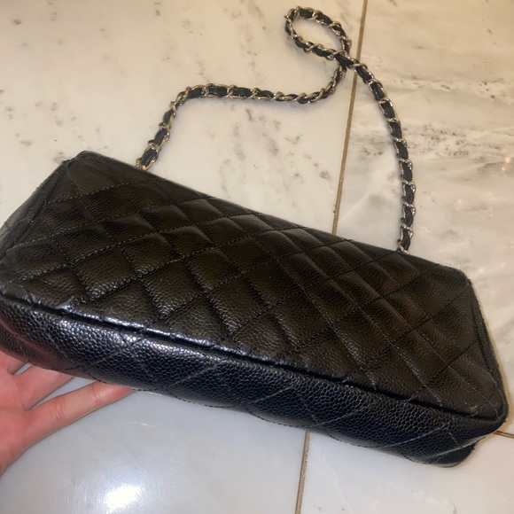 Classic Vintage Chanel Bag - Picture 4 of 8